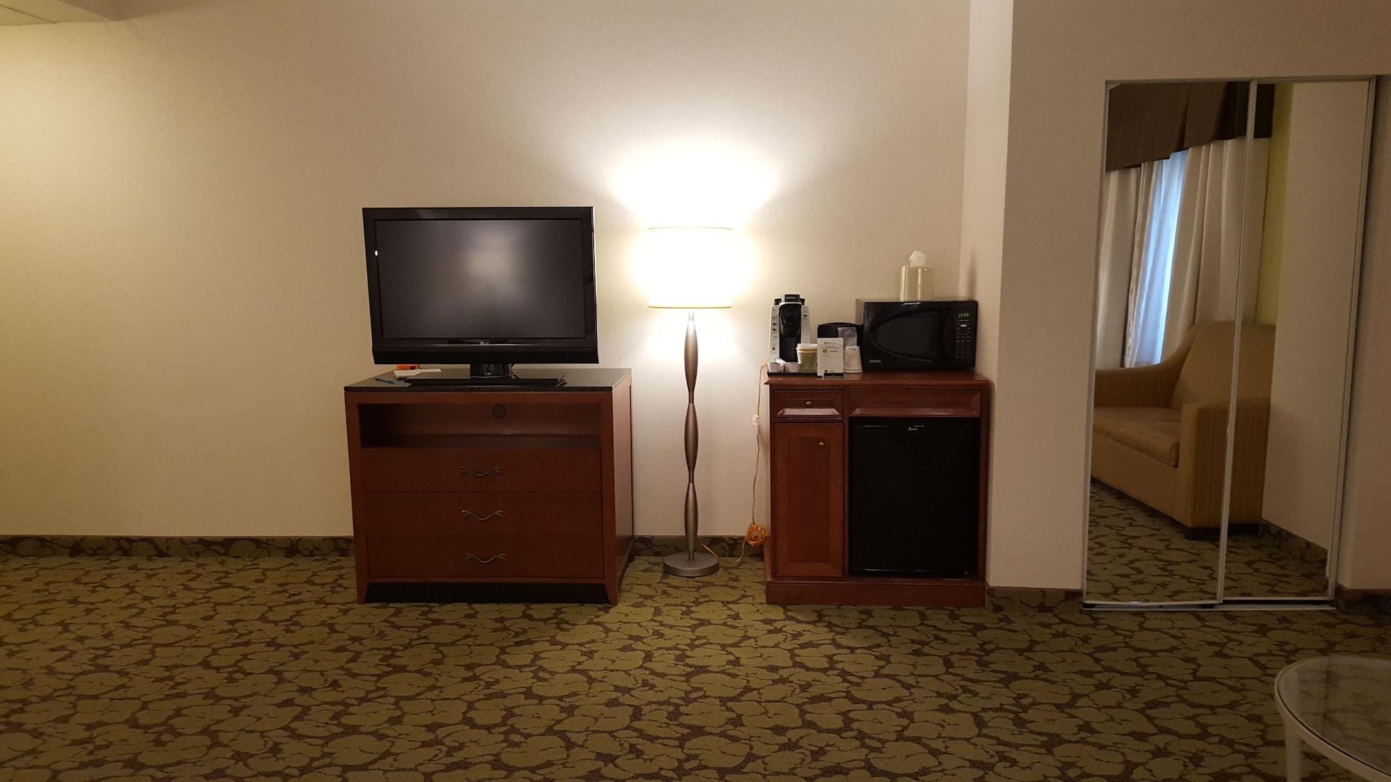 Hilton Garden Inn Redding Bagian luar foto