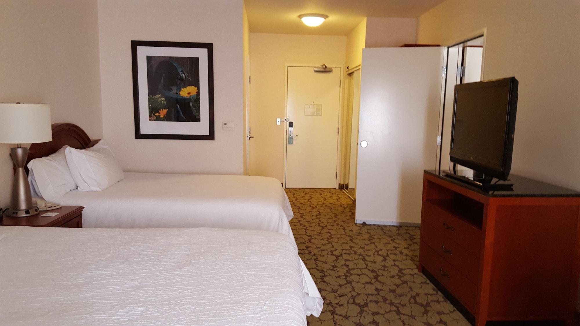Hilton Garden Inn Redding Bagian luar foto