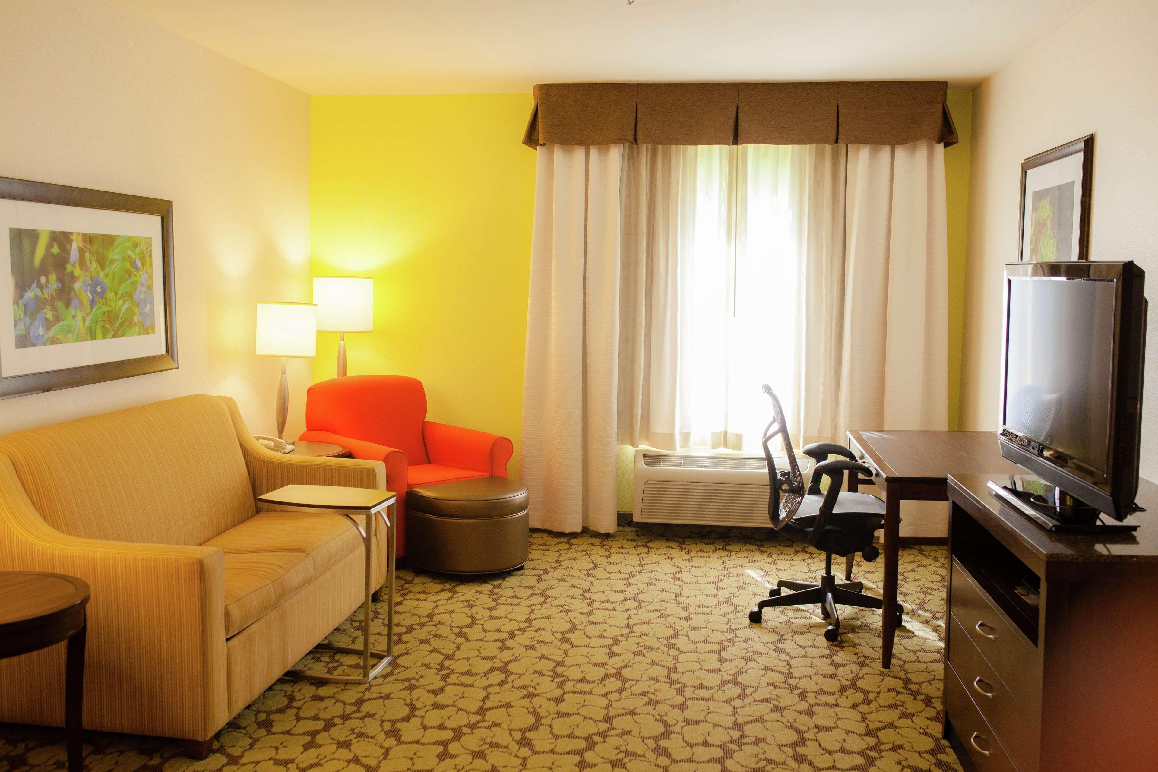 Hilton Garden Inn Redding Bagian luar foto