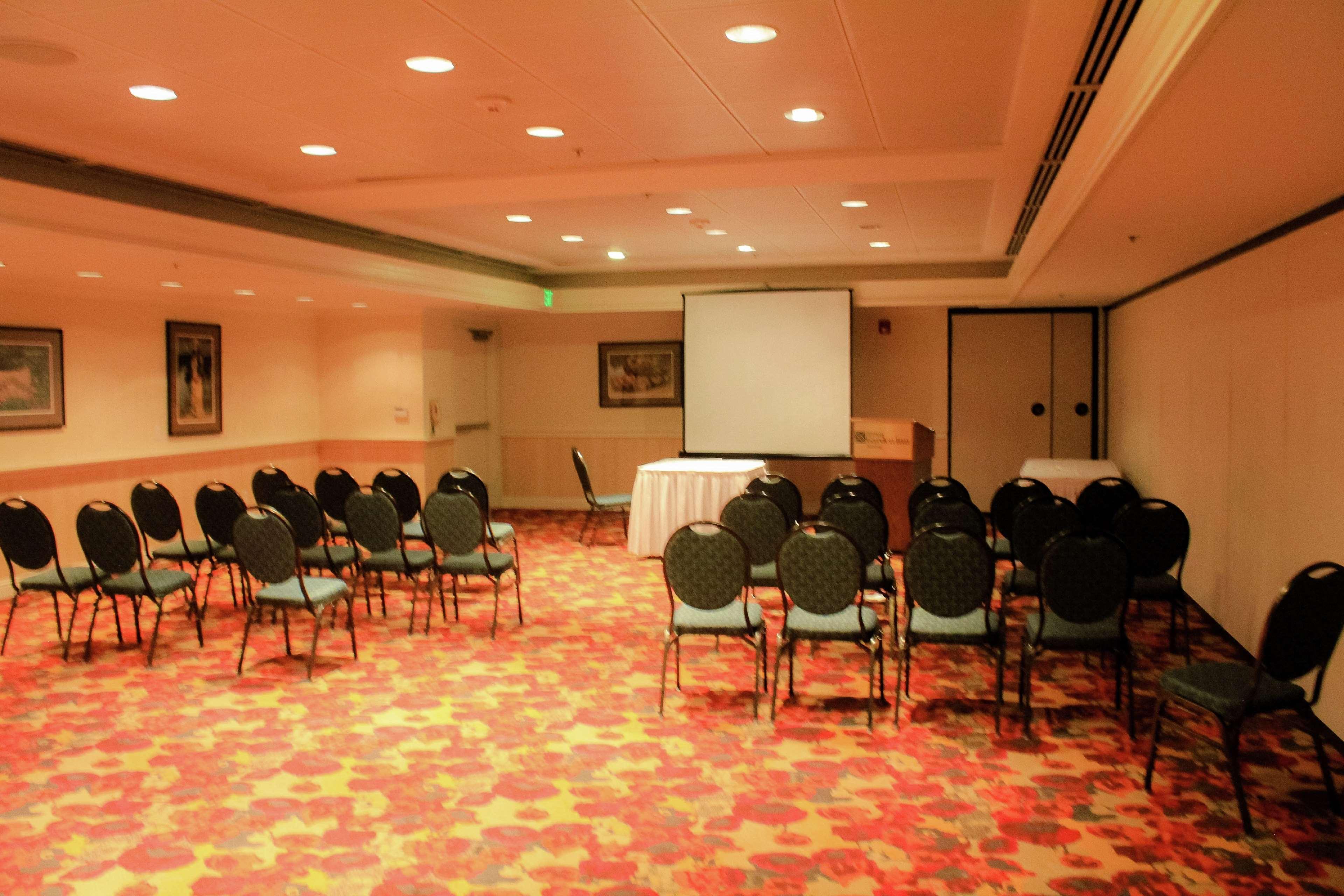 Hilton Garden Inn Redding Bagian luar foto