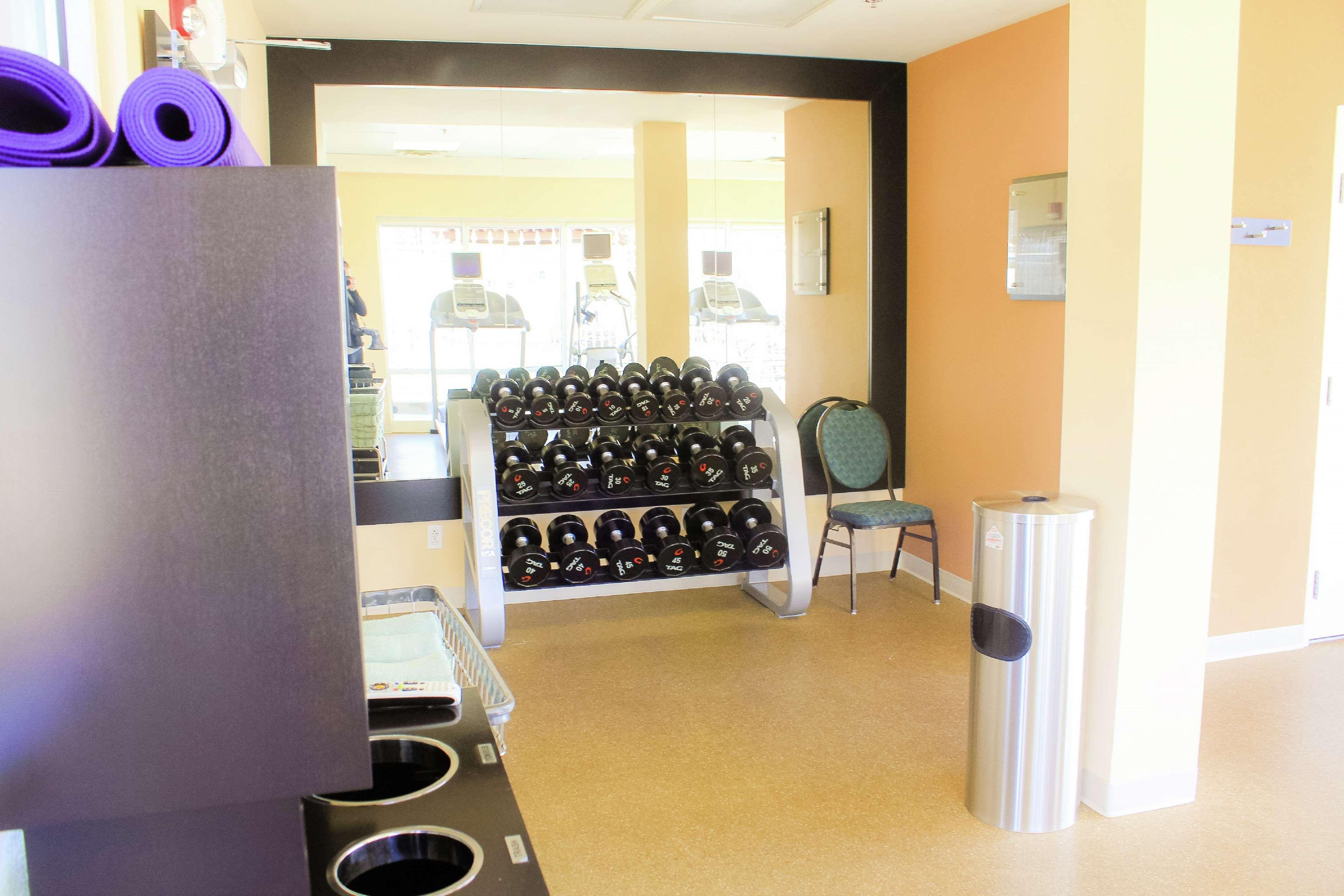 Hilton Garden Inn Redding Bagian luar foto