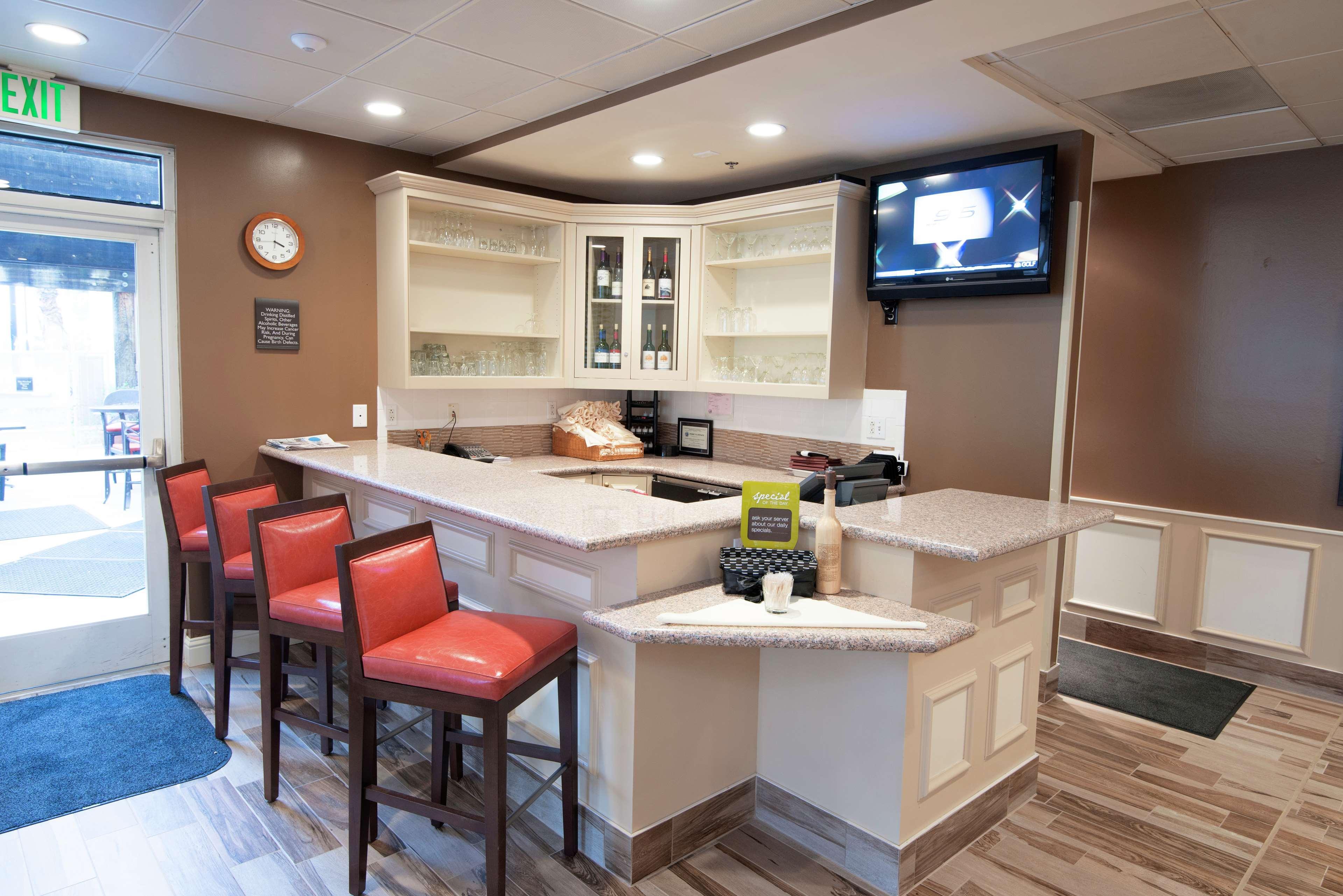 Hilton Garden Inn Redding Bagian luar foto