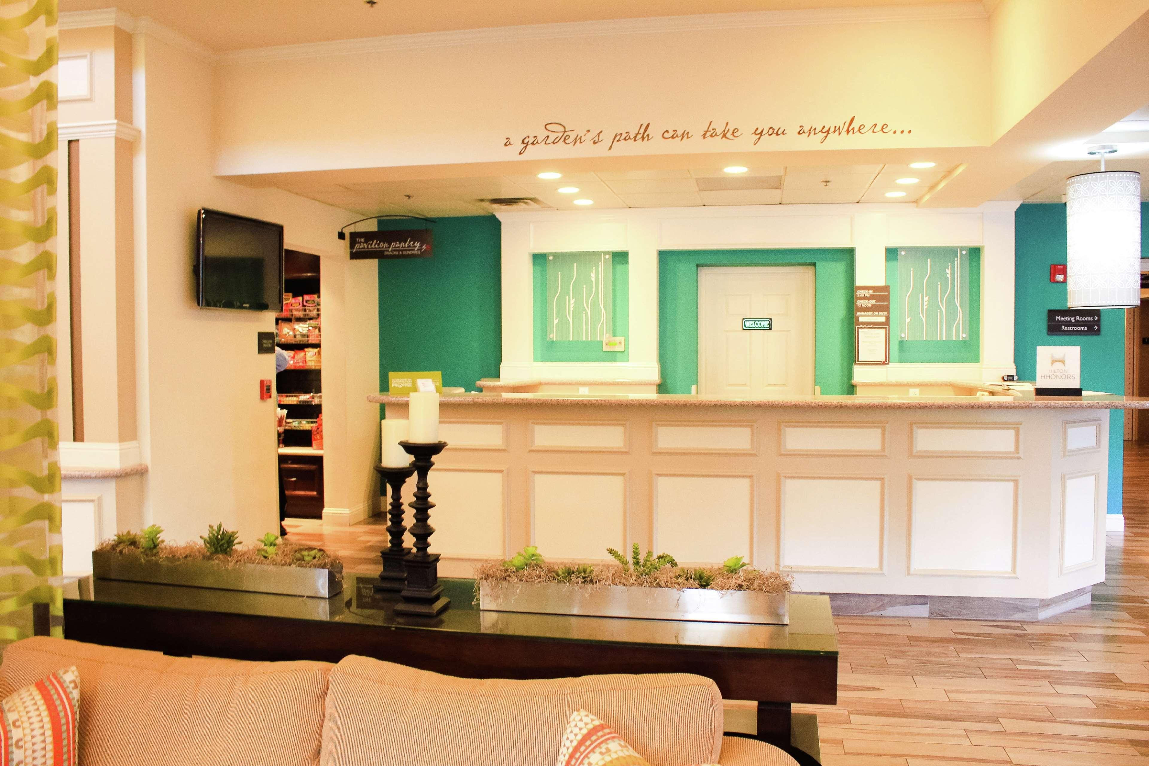 Hilton Garden Inn Redding Bagian luar foto
