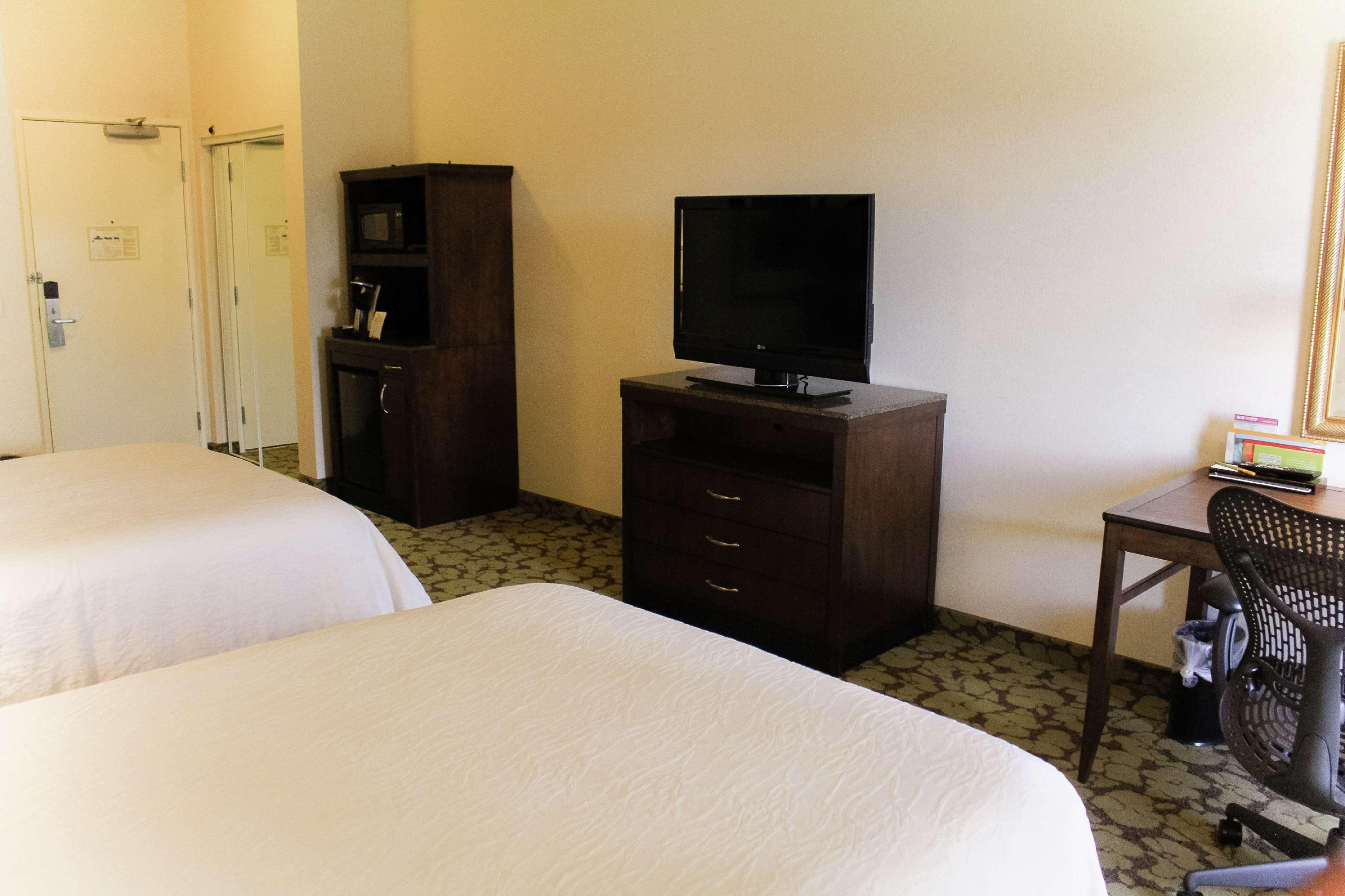 Hilton Garden Inn Redding Bagian luar foto
