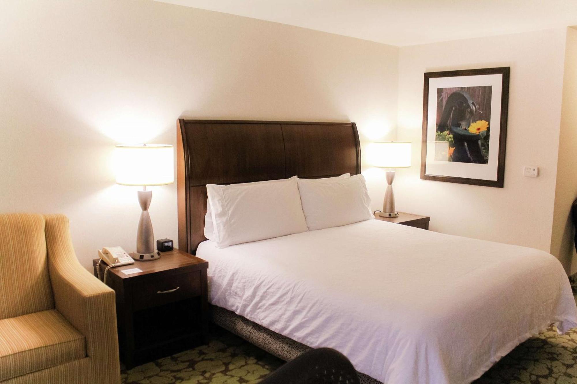 Hilton Garden Inn Redding Bagian luar foto