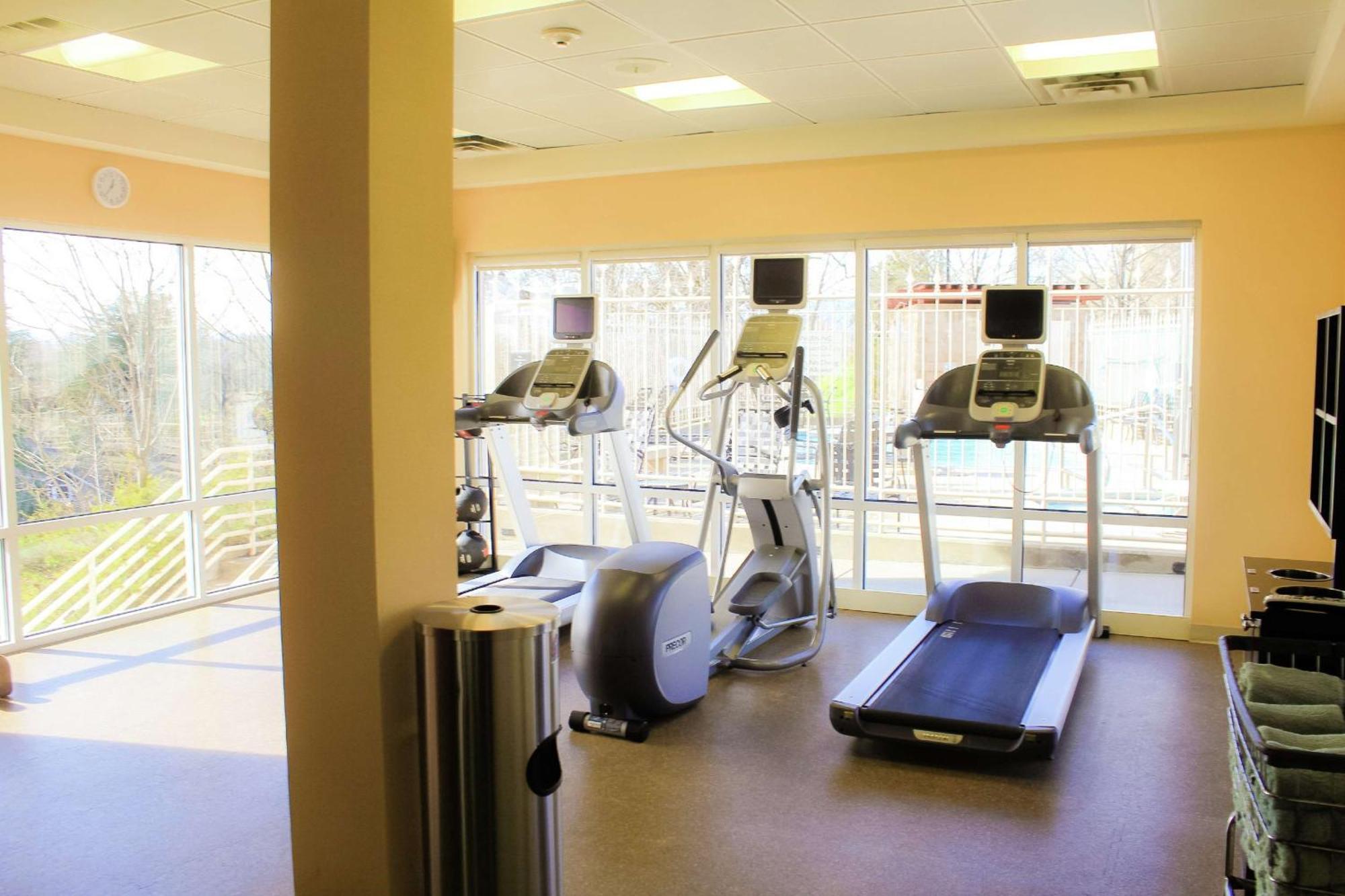 Hilton Garden Inn Redding Bagian luar foto